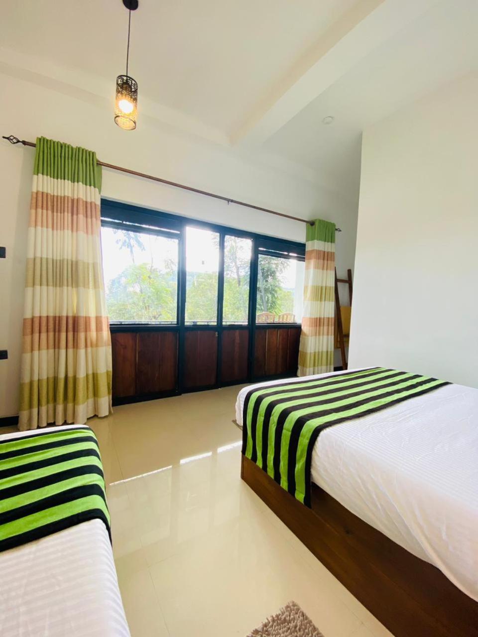 Cloudy Hill Cottage เอลลา ภายนอก รูปภาพ