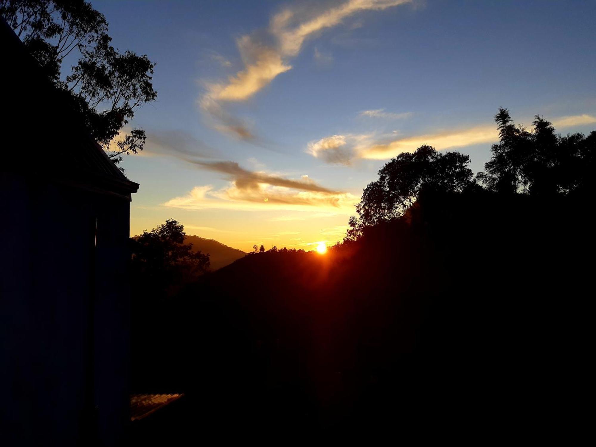 Cloudy Hill Cottage เอลลา ภายนอก รูปภาพ