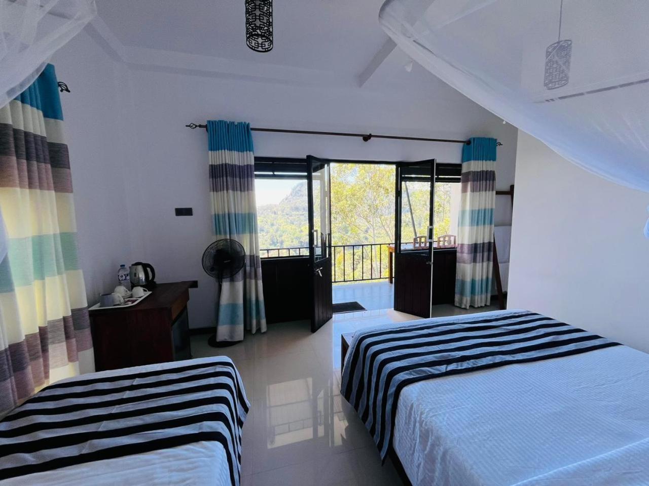Cloudy Hill Cottage เอลลา ภายนอก รูปภาพ